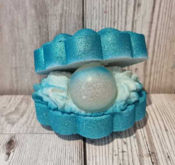 The Soap Sisters - The pearl of the sea bath bomb