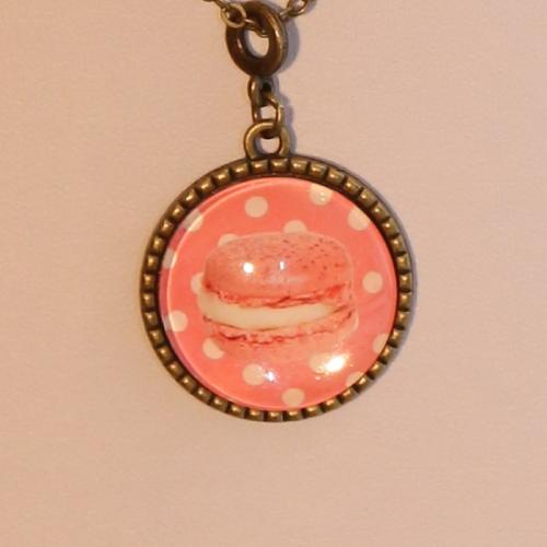 Collier pendentif macaron rose